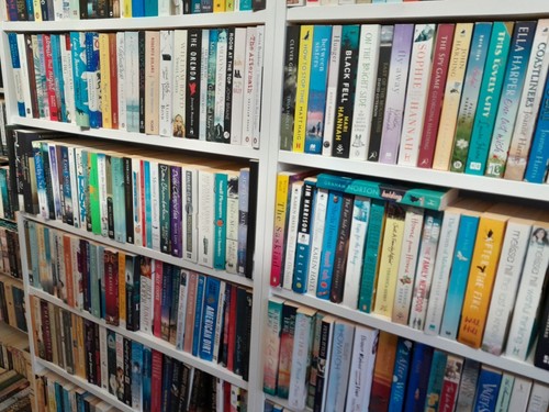 Fiction books bundle x25 stock - books,